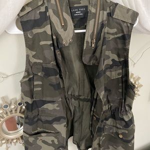 Love tree camo vest!